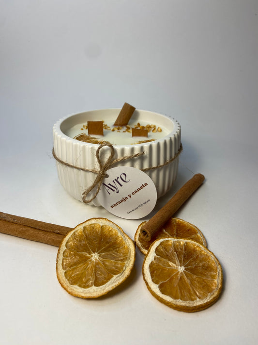 Vela de cera de soja aroma canela y naranja en envase artesanal