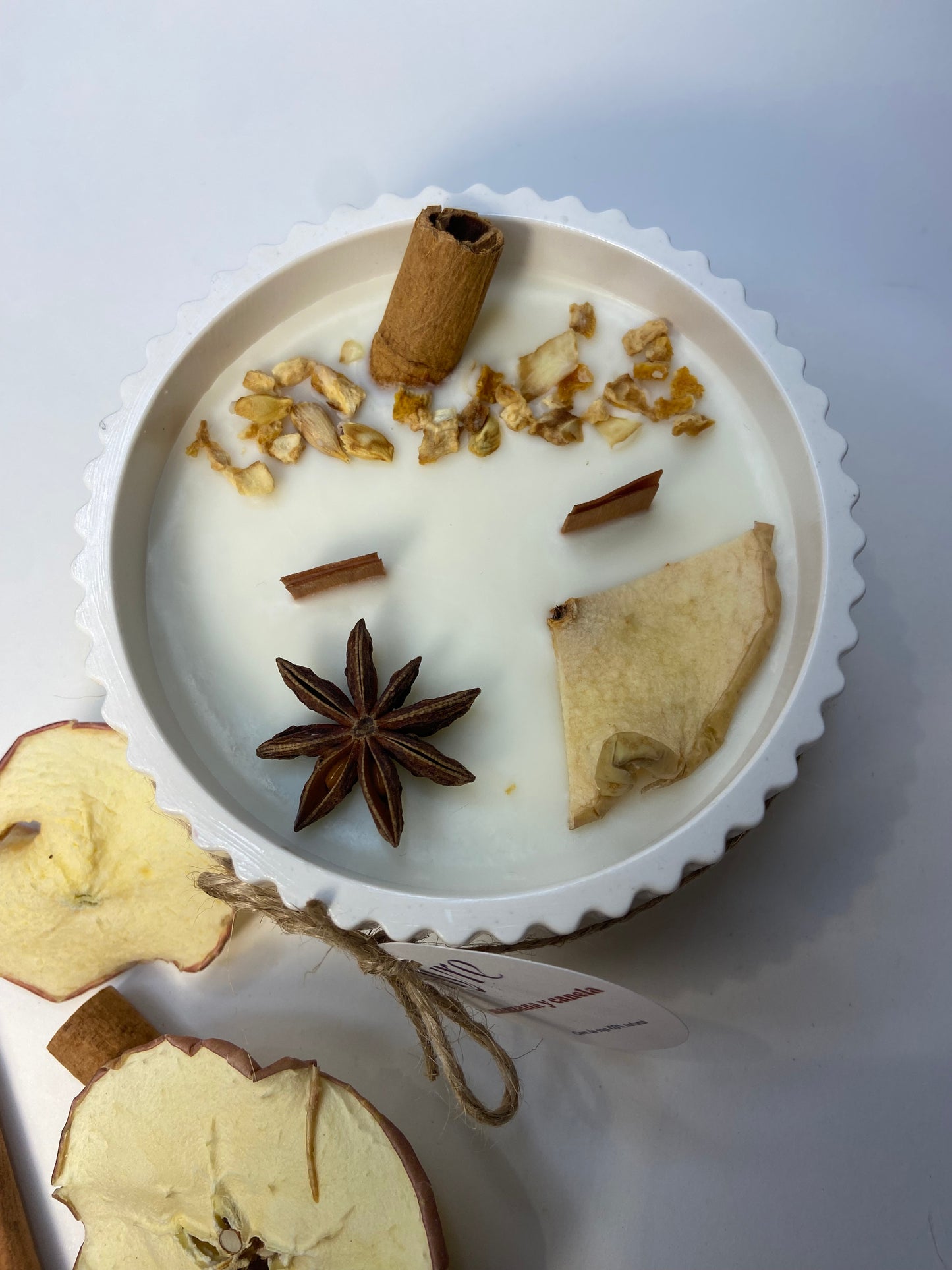 Vela de soja aroma manzana y canela en envase artesanal