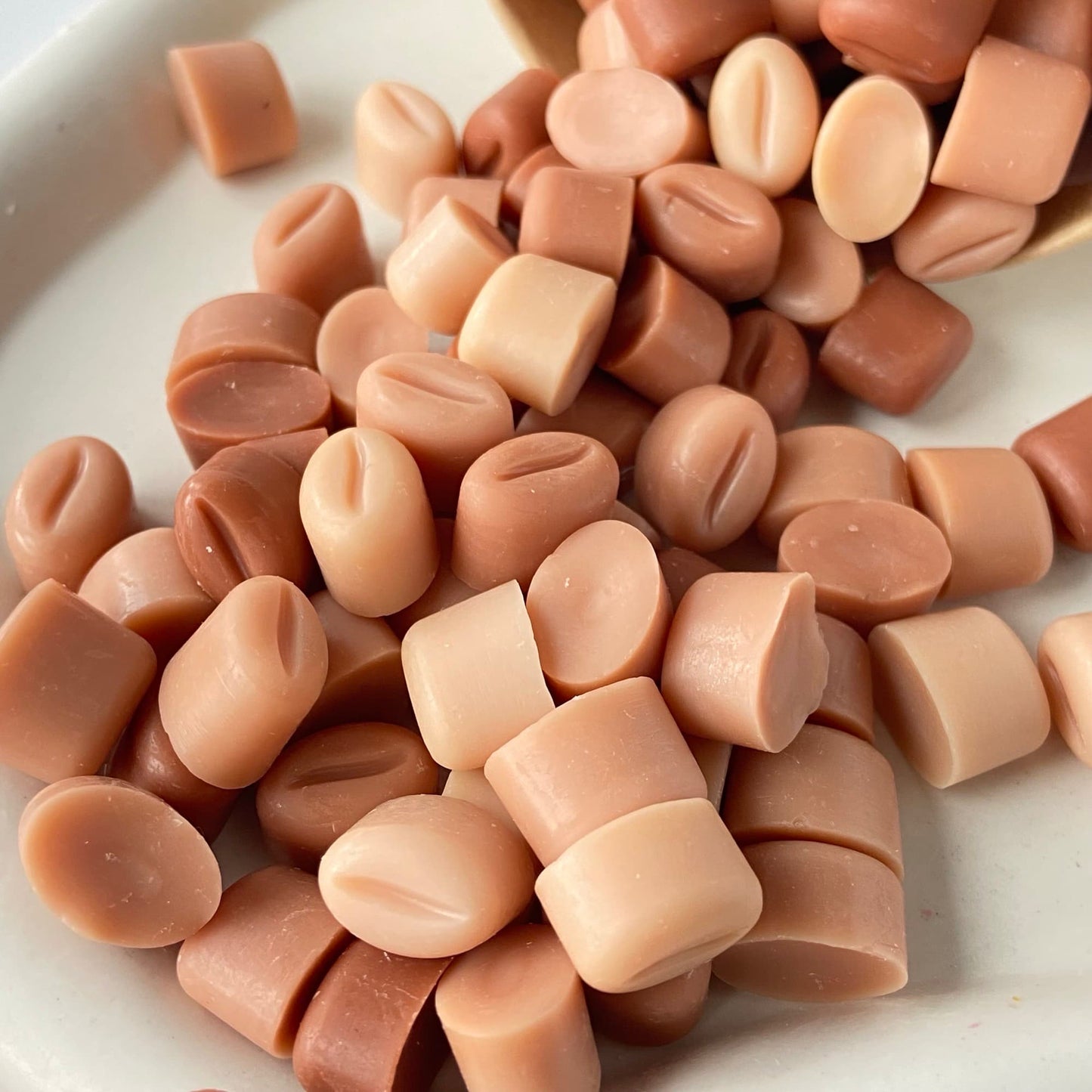 Detalle de wax melts de soja aroma Capuccino para quemador de ceras aromáticas