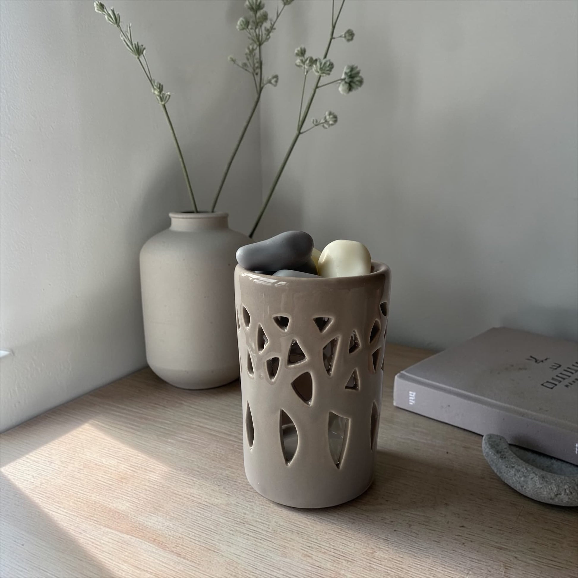 Quemador de cera para wax melts Lumina creando ambiente cálido en el hogar