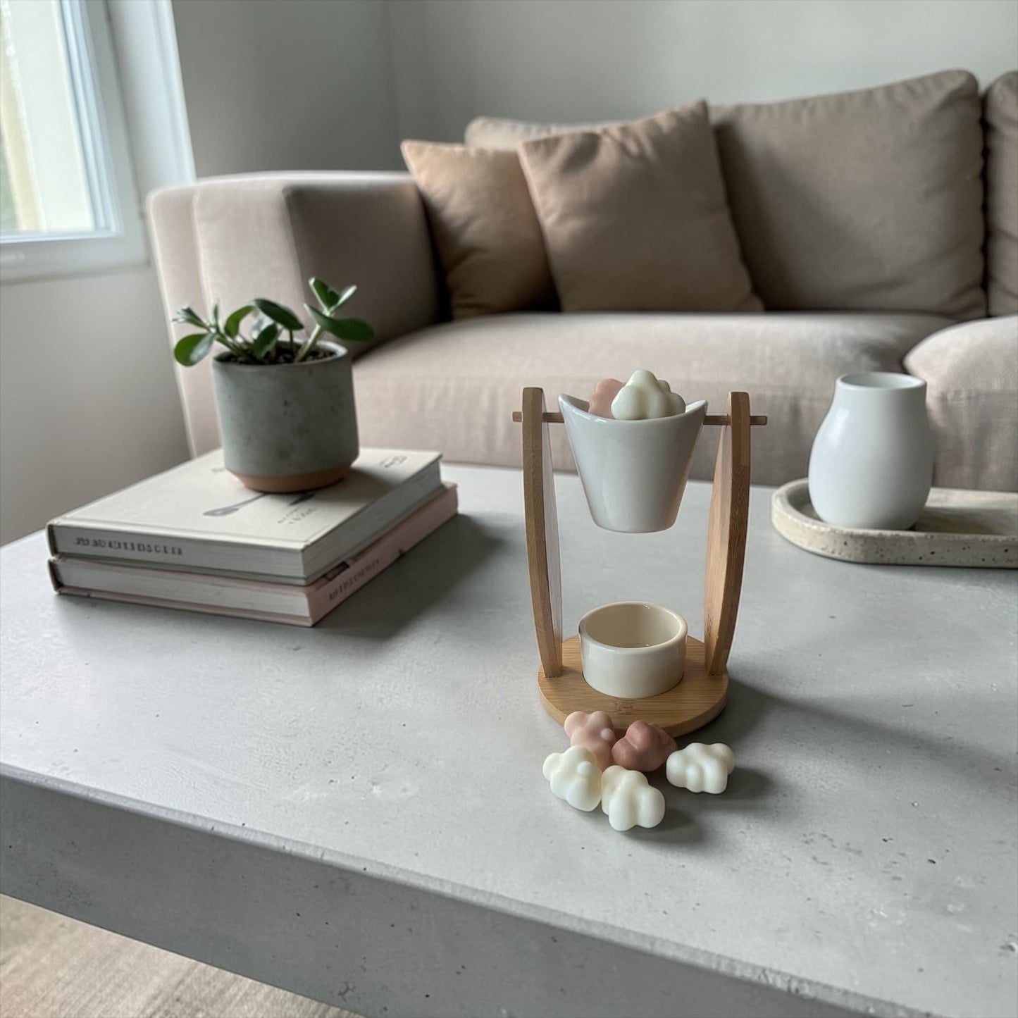 Quemador de cera para wax melts Satori decorando un salón