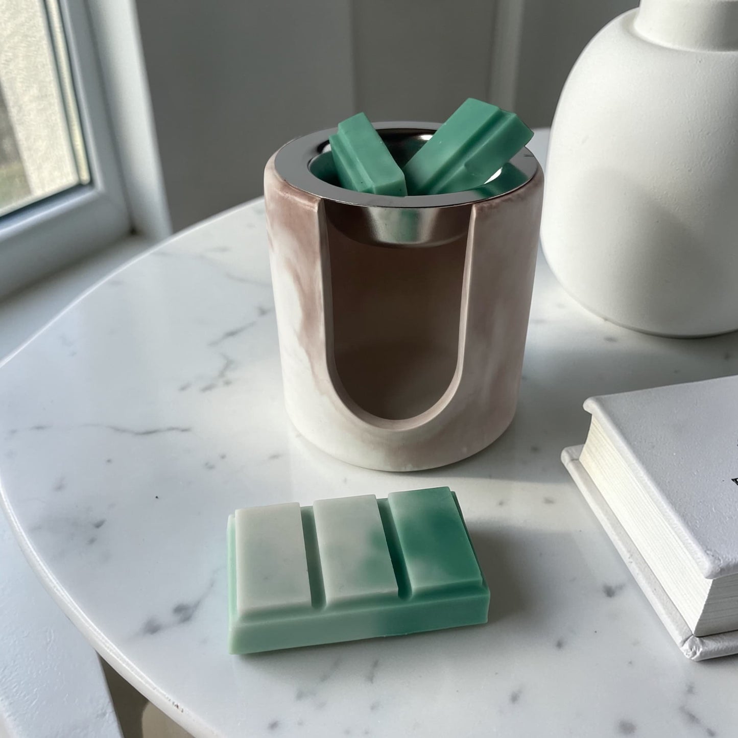 quemador de ceras aromáticas Aura con wax melts de resina ecológica