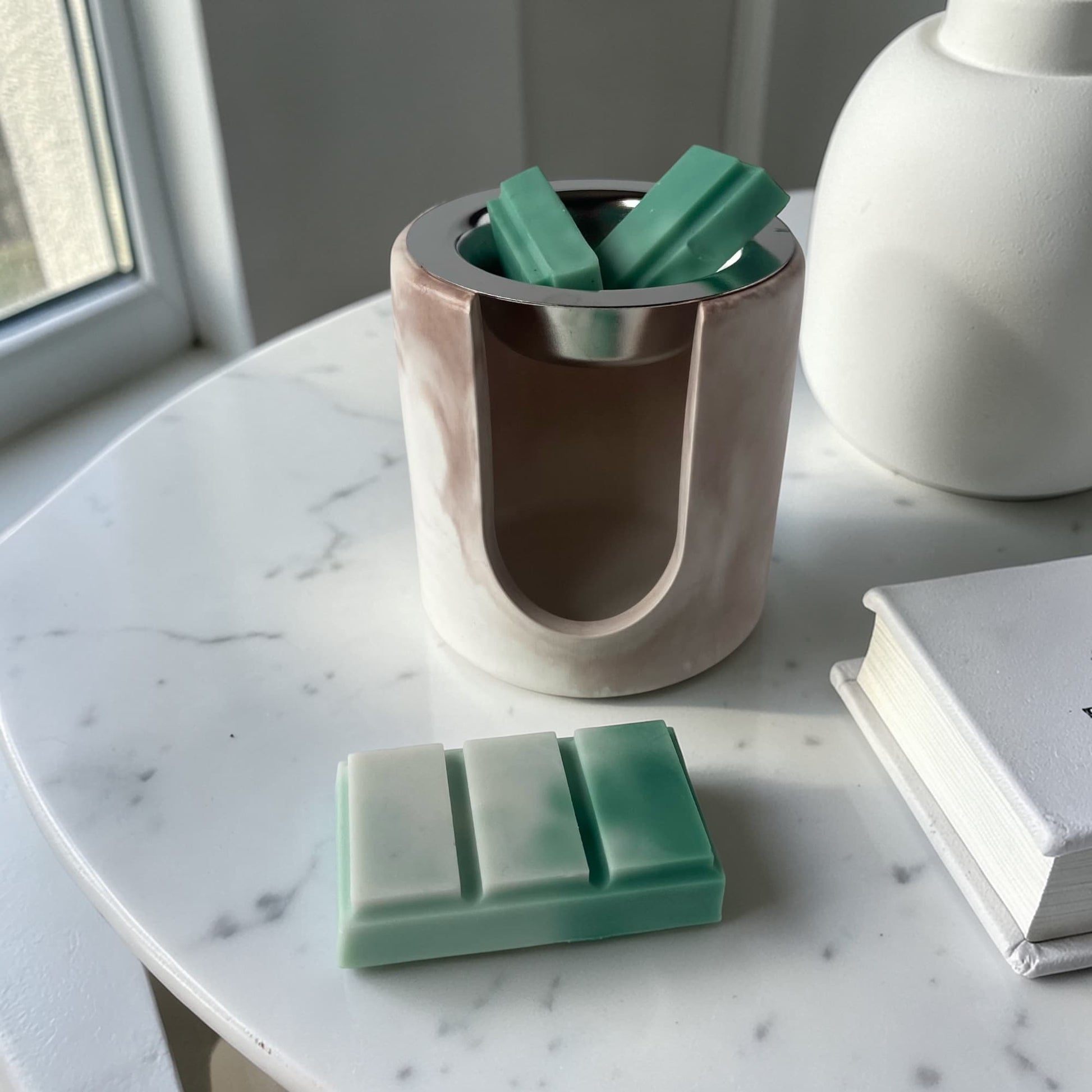 quemador de ceras aromáticas Aura con wax melts de resina ecológica