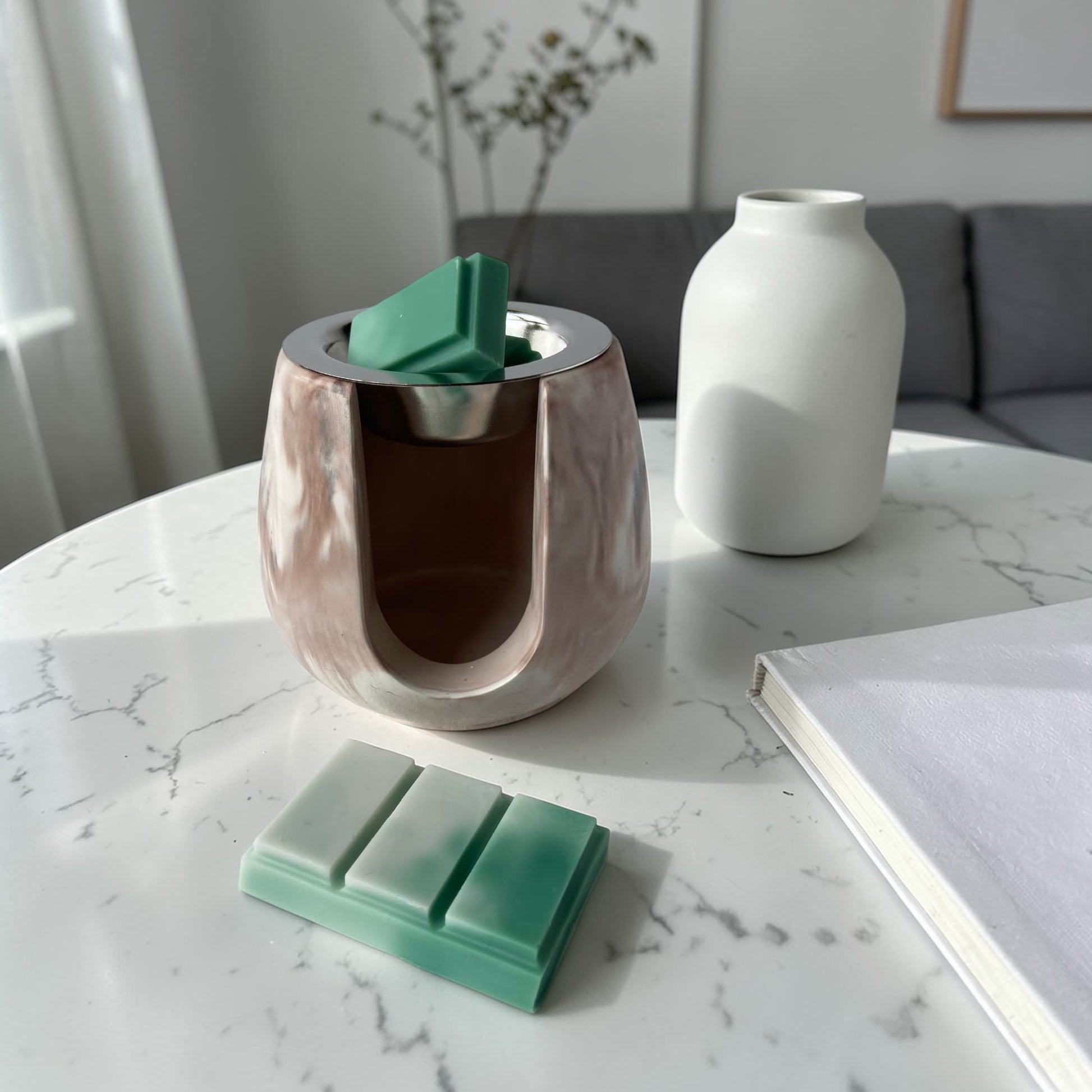 quemador de ceras aromáticas Tiara con wax melts de resina ecológica