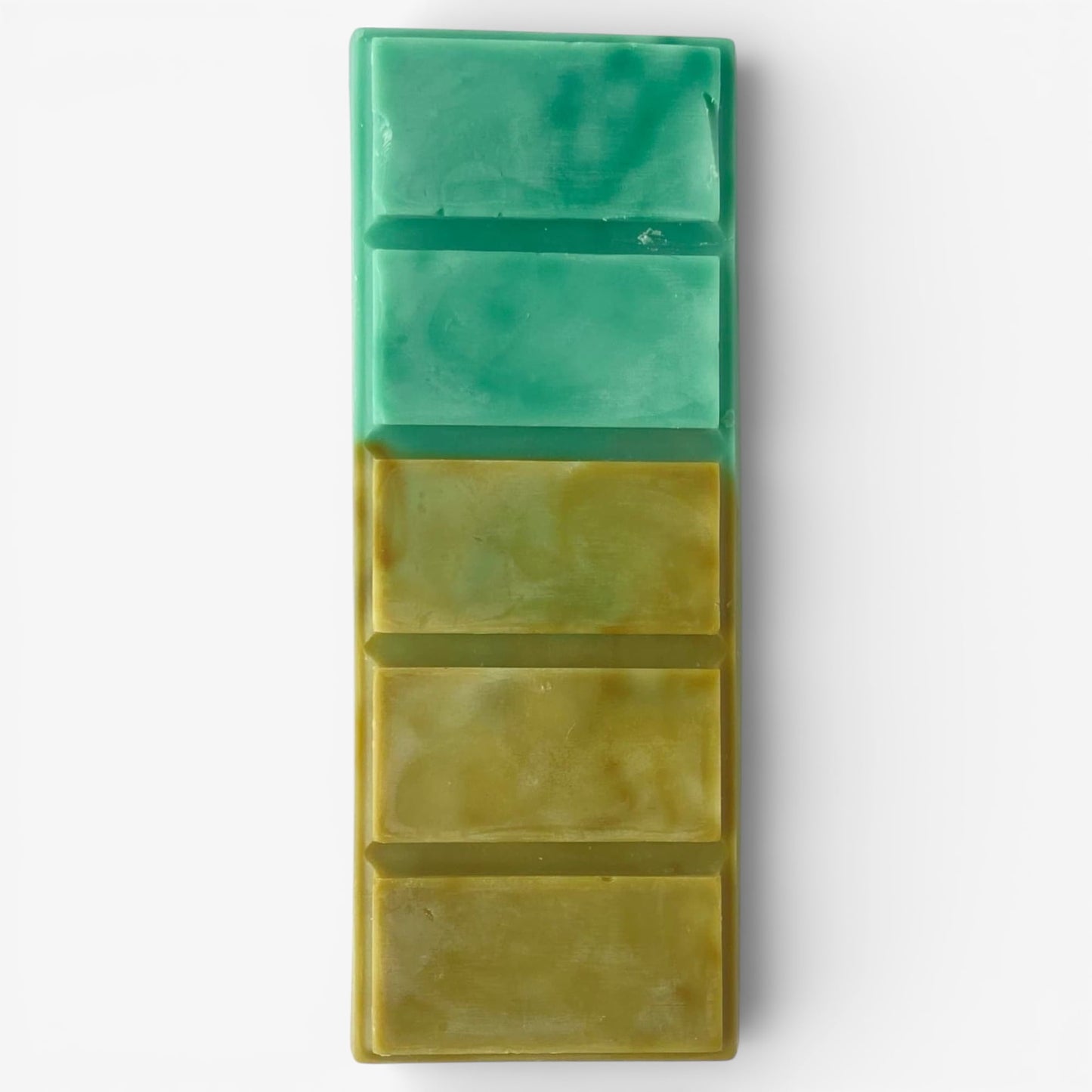 Detalle de snap bar de cera aromática aroma bosque asturiano para quemador