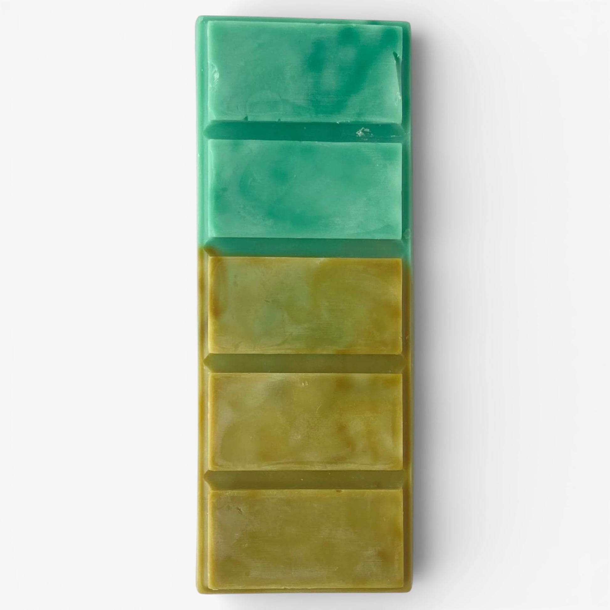 Detalle de snap bar de cera aromática aroma bosque asturiano para quemador