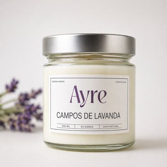 Vela aromática de soja Campos de Lavanda Ayre con aroma relajante a lavanda natural