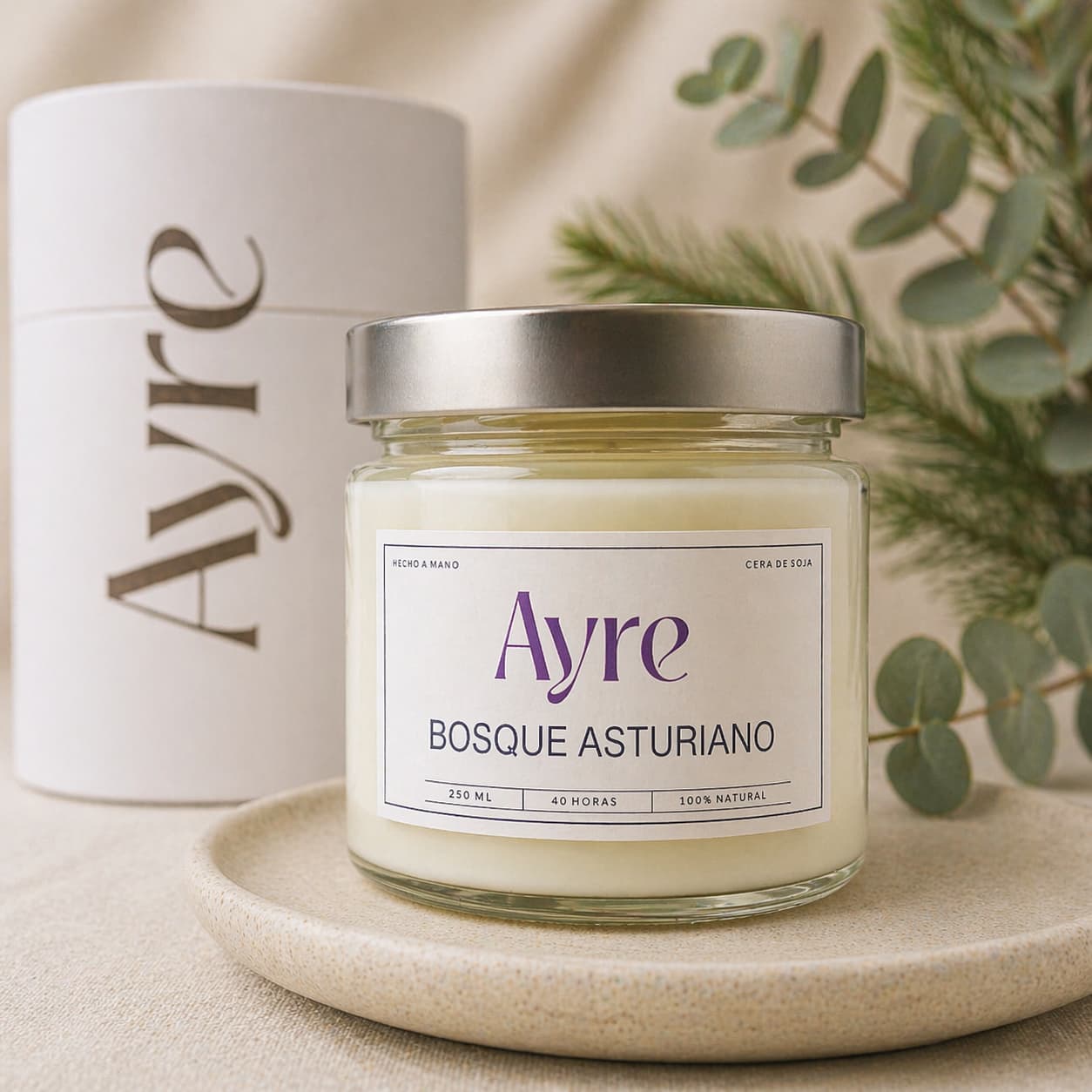 Vela aromática de soja Bosque Asturiano Ayre con packaging elegante ideal para regalo