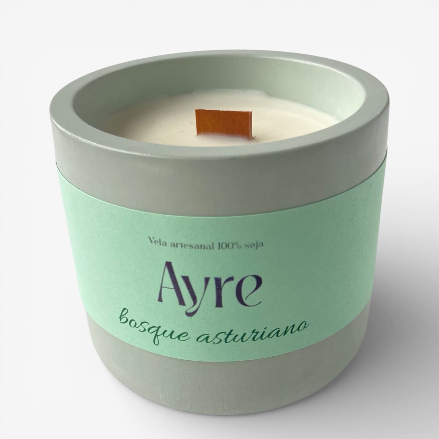 Vela aromática de soja Bosque Asturiano con mecha de madera