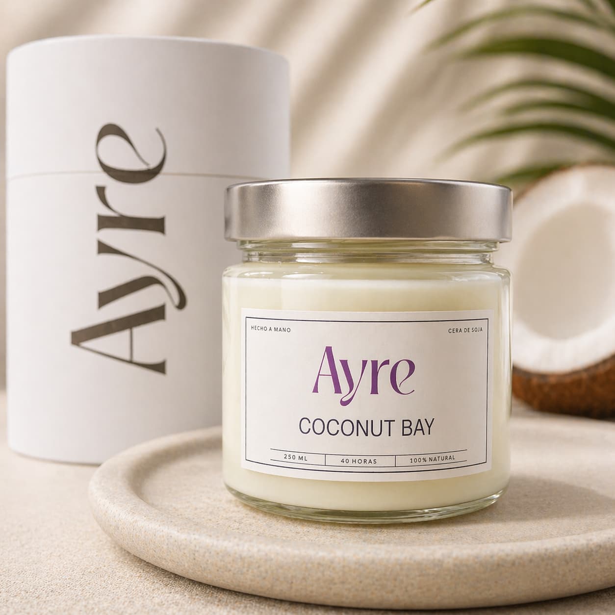 Vela aromática de soja Coconut Bay Ayre con packaging elegante ideal para regalo y coco natural