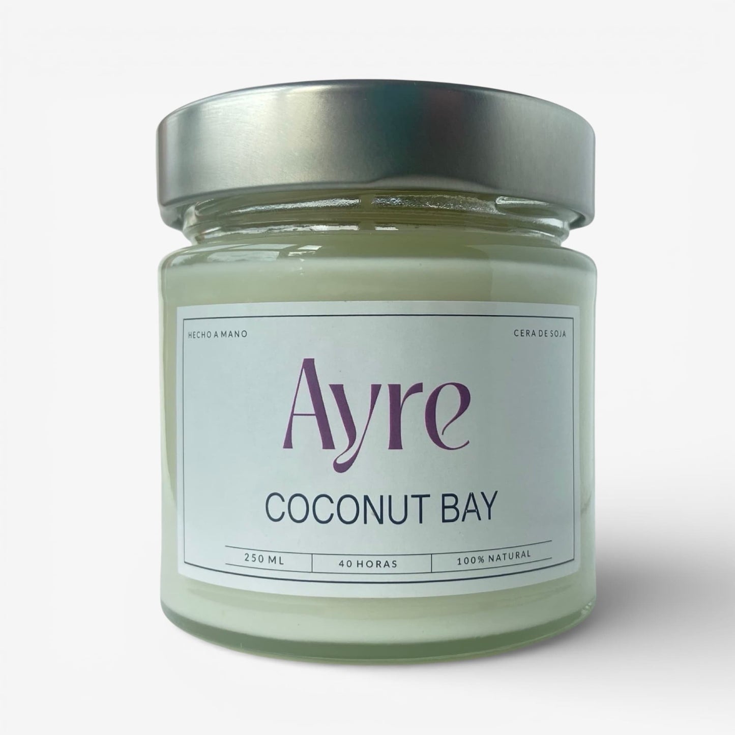 Vela aromática de soja Coconut Bay Ayre en frasco de vidrio con tapa metálica y fragancia tropical de coco.
