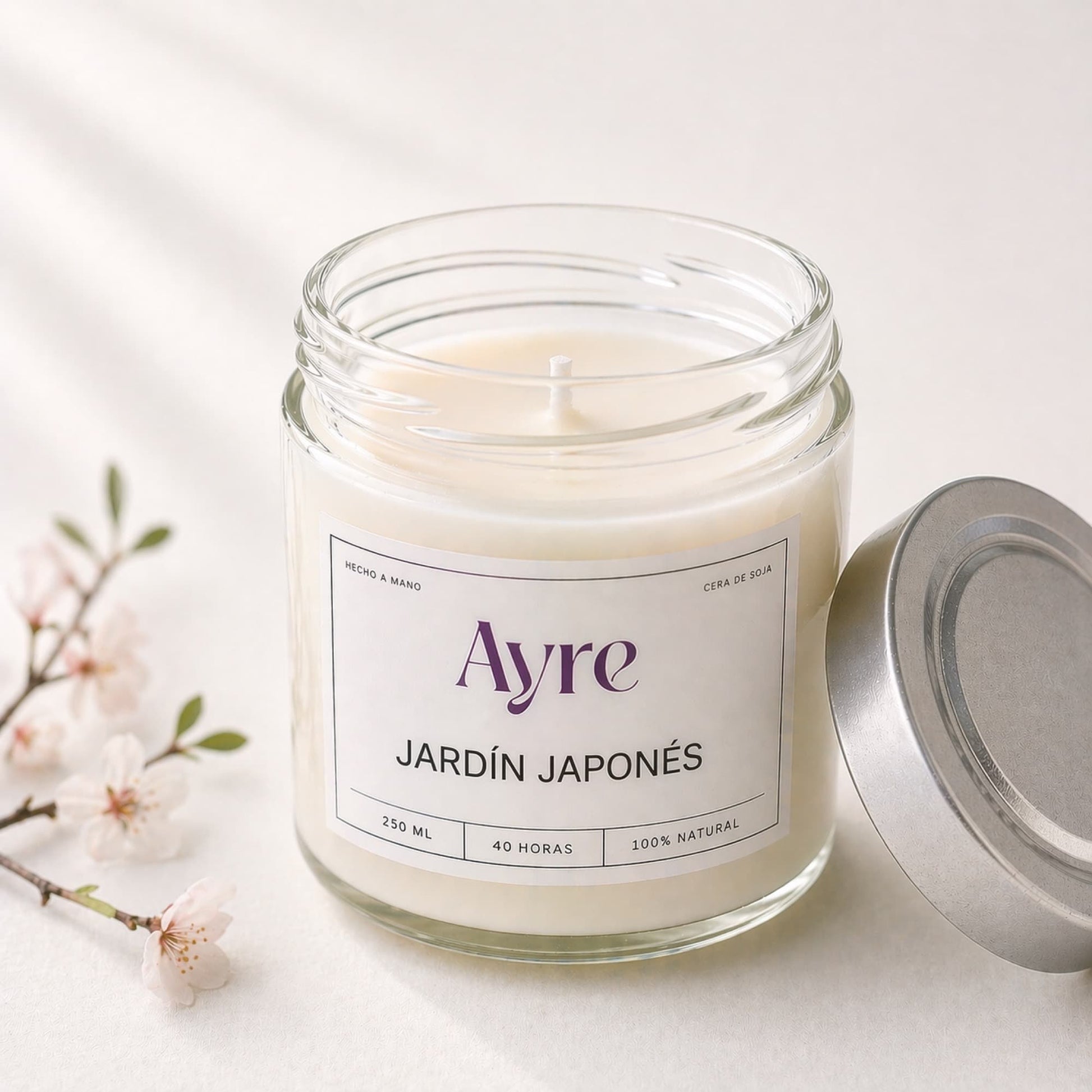 Vela aromática de soja Jardín Japonés Ayre con rama de flor de cerezo minimalista