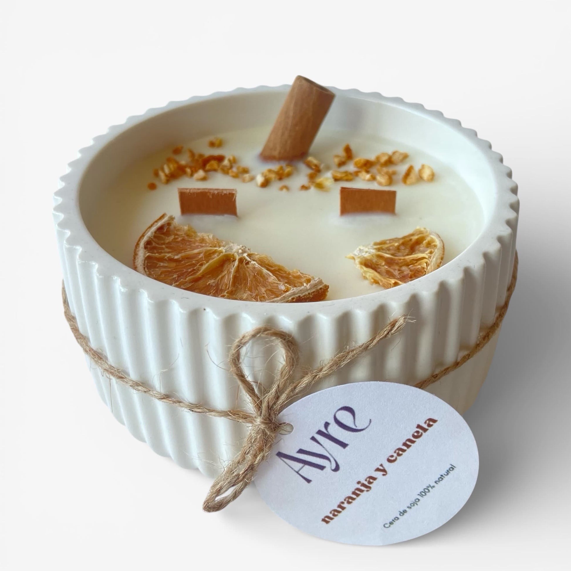 vela aromática de soja naranja y canela artesanal con mecha de madera