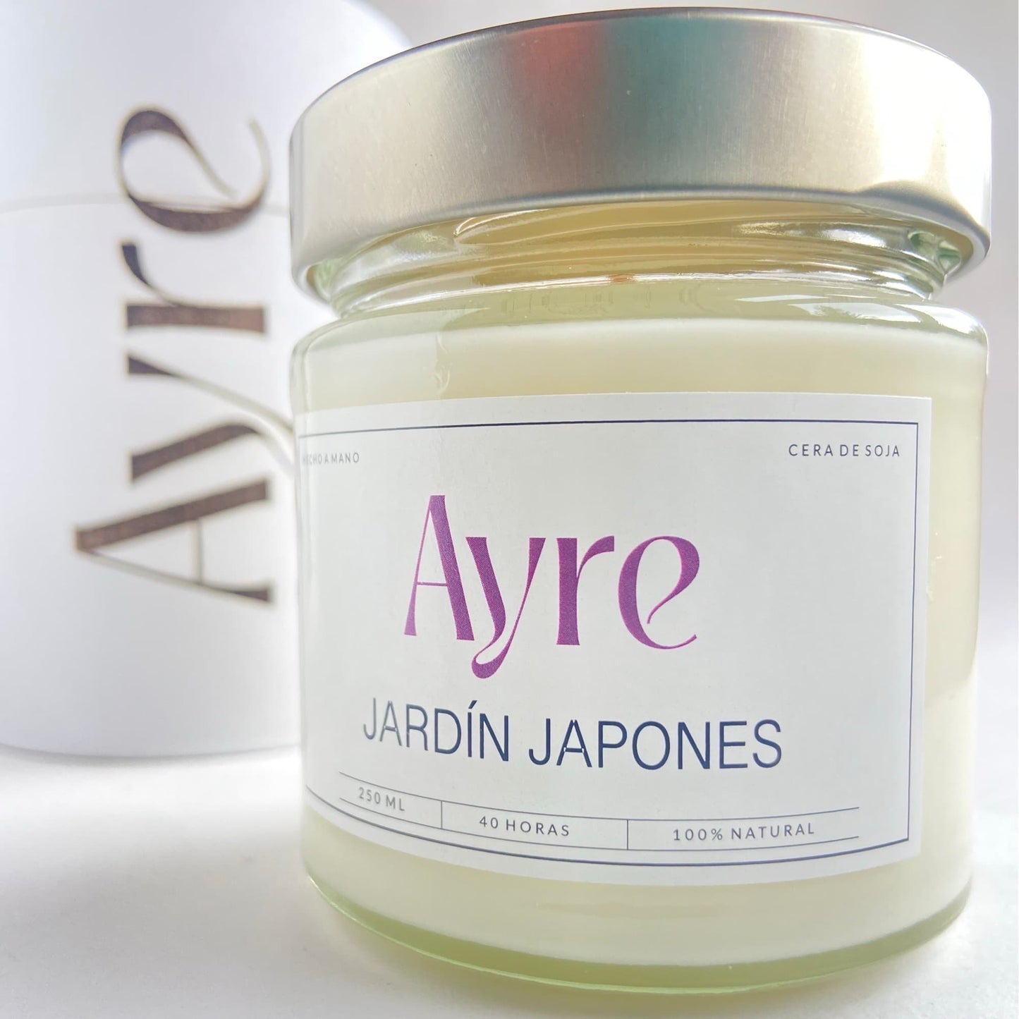 Vela aromática de soja Jardín Japonés Ayre en frasco de vidrio con diseño minimalista y aroma fresco inspirado en jardines japoneses