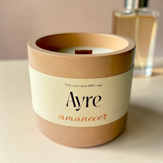 Vela aromática de soja Amanecer Ayre en envase de resina ecológica, fragancia inspirada en perfume femenino