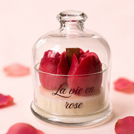 vela de soja artesanal aroma rosa en cúpula de cristal con flores de cera ideal regalo romántico La vie en rose