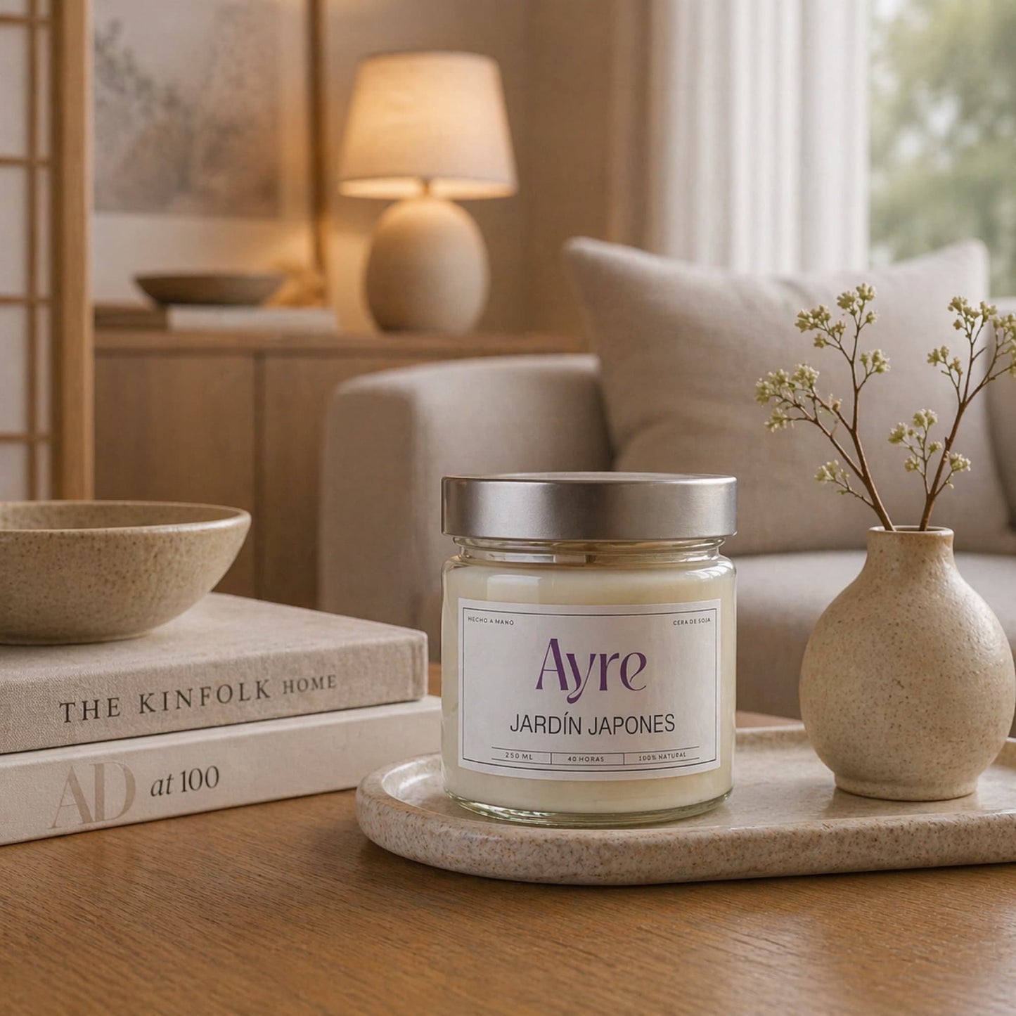 vela aromatica de soja jardin japones ayre decorando salon con estilo minimalista y ambiente calido