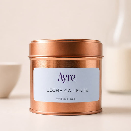 vela de soja leche caliente ayre en lata dorada
