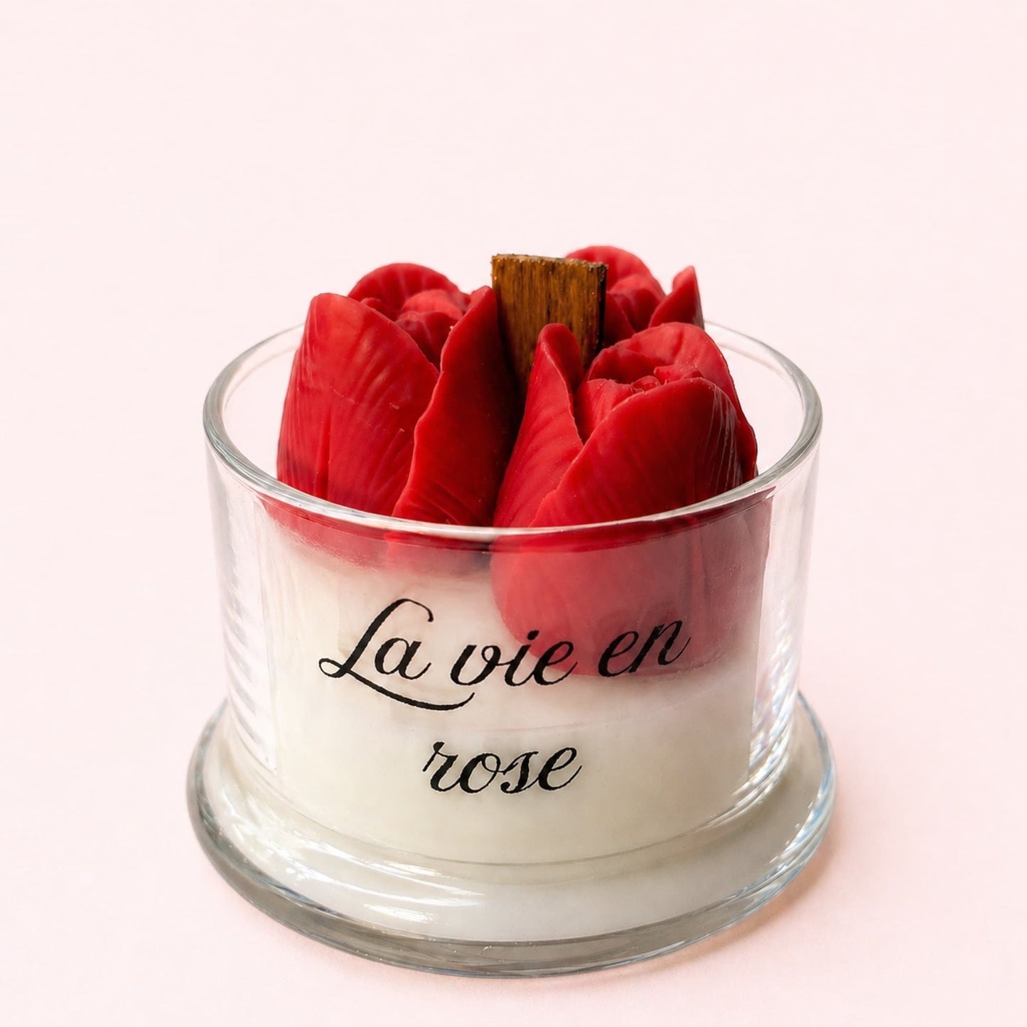 vela de soja aroma rosa con flores de cera en vaso de cristal decorativa estilo floral La vie en rose