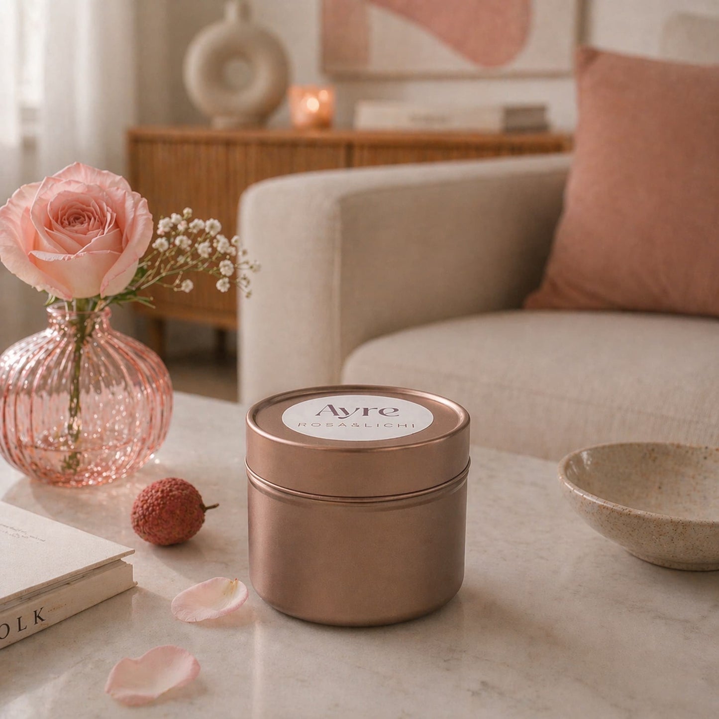 vela de soja rosa y lichi ayre en decoracion de hogar salon