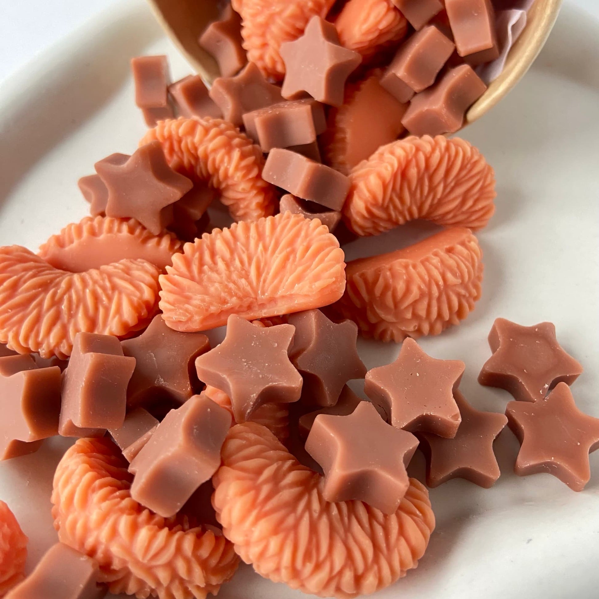 detalle wax melts de soja aroma Naranja y Canela